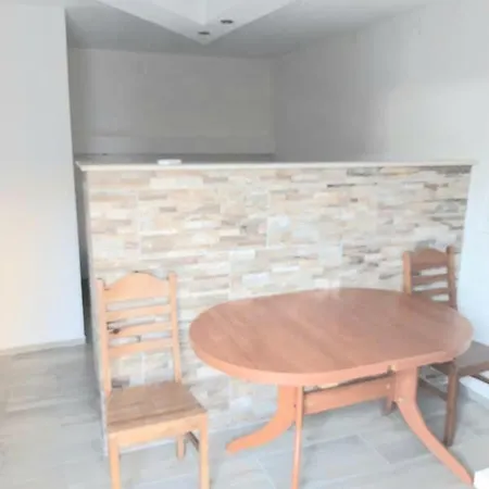 Studio Trstenik With Private Parking Space