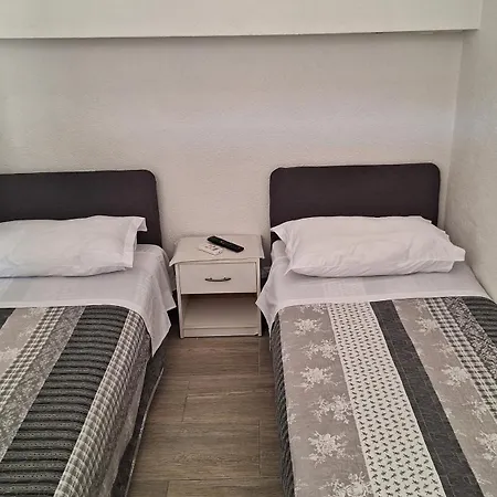 Studio Trstenik With Private Parking Space Split