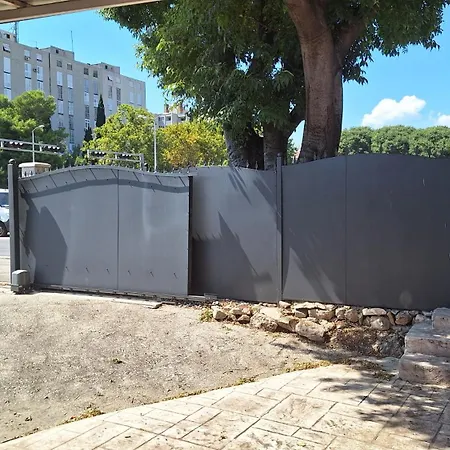 Studio Trstenik With Private Parking Space