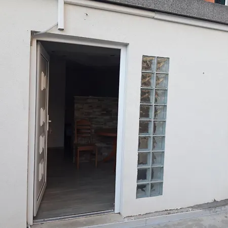 Apartment Studio Trstenik With Private Parking Space *