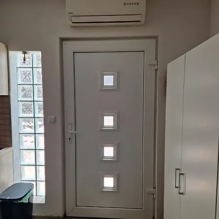 Апартаменты Trstenik With Private Parking Space Сплит